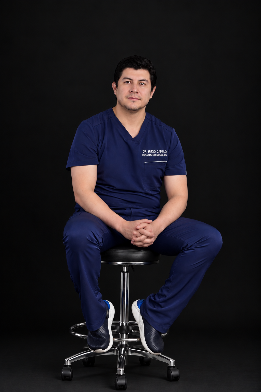 Retrato profesional de ginecólogo con ecógrafo02